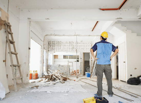 découvrez comment estimer le budget de rénovation au m2 pour votre maison ou appartement : conseils, prix moyens et astuces pour bien préparer vos travaux.