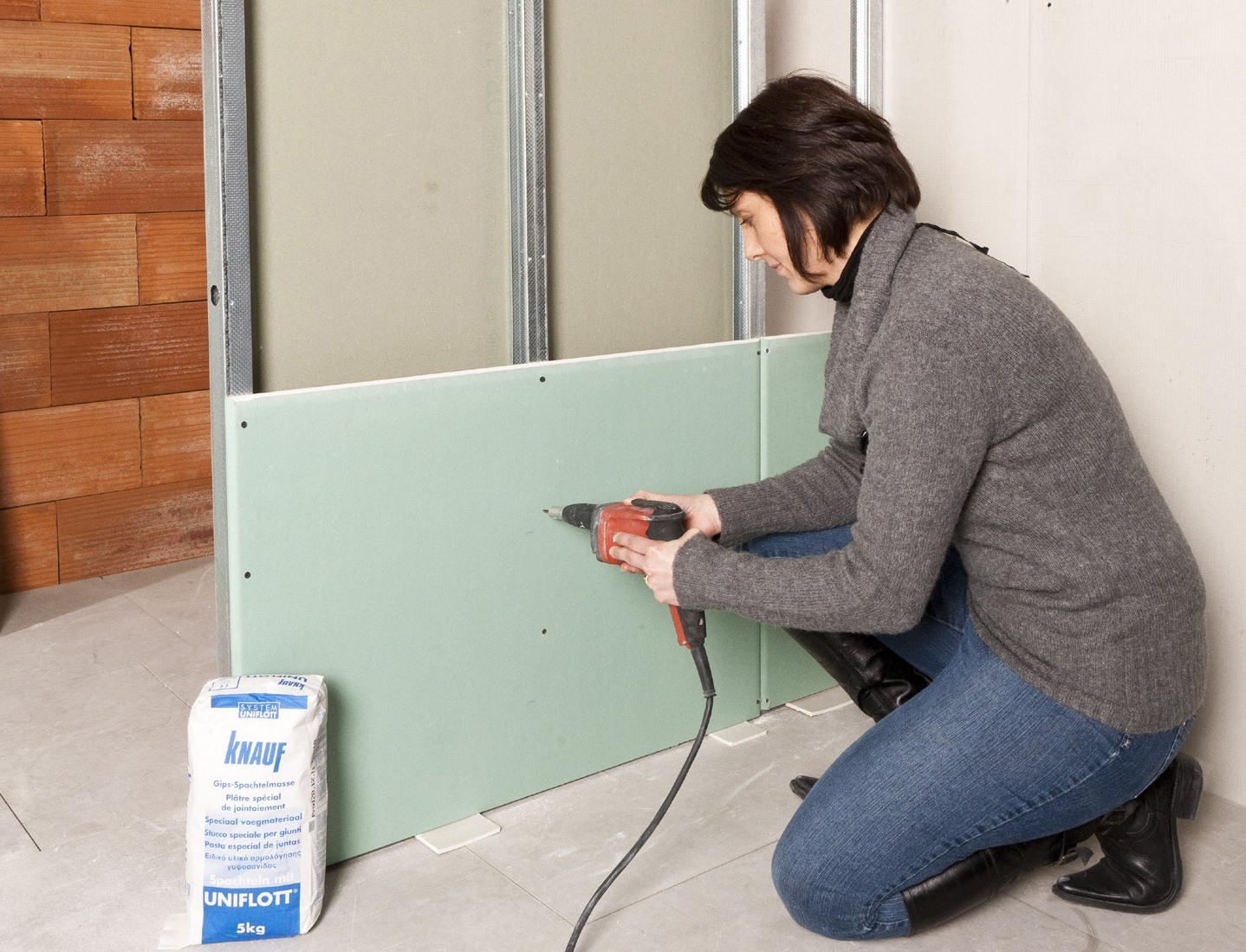 découvrez le coût d'installation d'une plaque de plâtre : prix moyens, facteurs influençant le tarif, conseils pour estimer votre budget et réussir vos travaux d'aménagement intérieur.