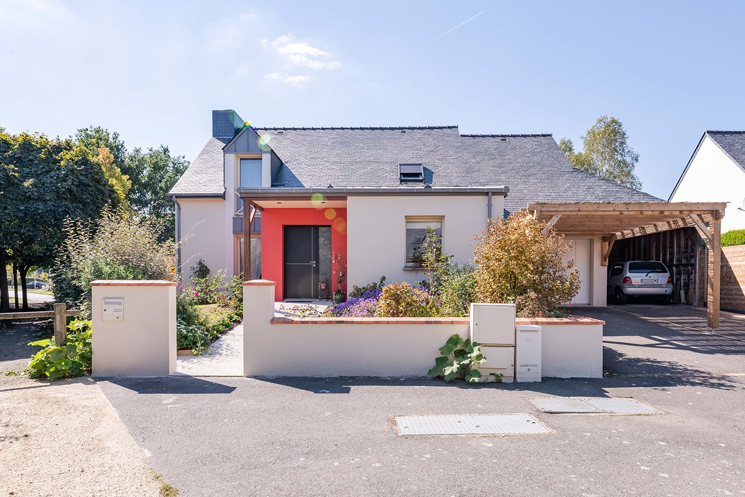 découvrez le coût au m2 pour la rénovation de votre logement : tarifs moyens, facteurs qui influencent le prix, conseils pour bien estimer votre budget travaux.