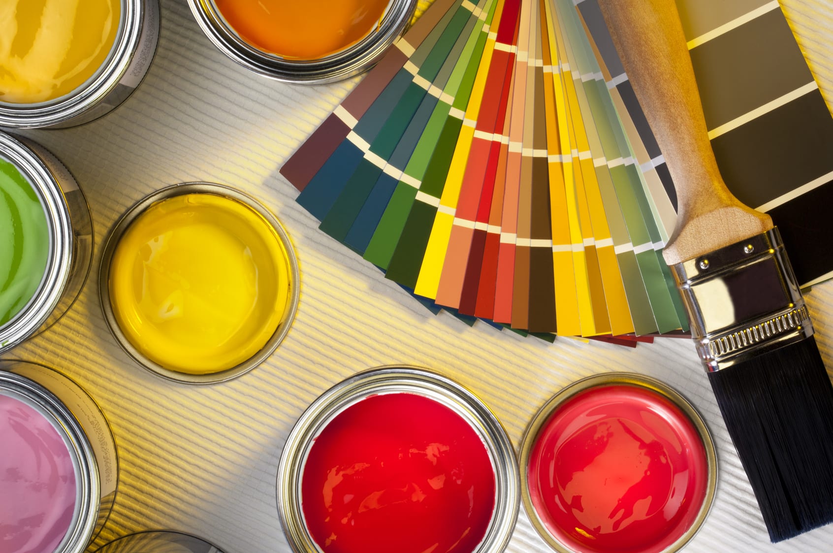 découvrez le prix moyen au m² pour vos travaux de peinture, les facteurs qui influent sur le coût et des conseils pour obtenir un devis précis par un professionnel.
