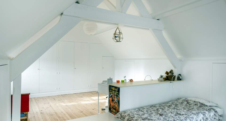demandez votre devis gratuit pour l’aménagement de combles et transformez votre espace sous toit en pièce à vivre confortable. réponse rapide et personnalisée !