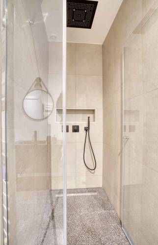 découvrez nos solutions de douche italienne à paris : conception moderne, installation sur-mesure et matériaux de qualité. demandez votre devis gratuit dès maintenant !