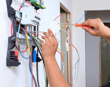 comparez les services d'électriciens à paris 75007 : trouvez un professionnel adapté à votre budget, des prestations abordables aux offres haut de gamme pour tous vos besoins électriques.