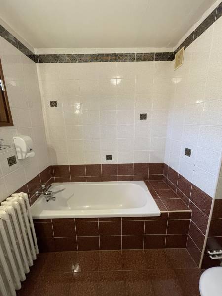 faites remplacer votre baignoire par une douche à paris : rénovation rapide, installation professionnelle, devis gratuit. optimisez votre salle de bain avec nos experts qualifiés !