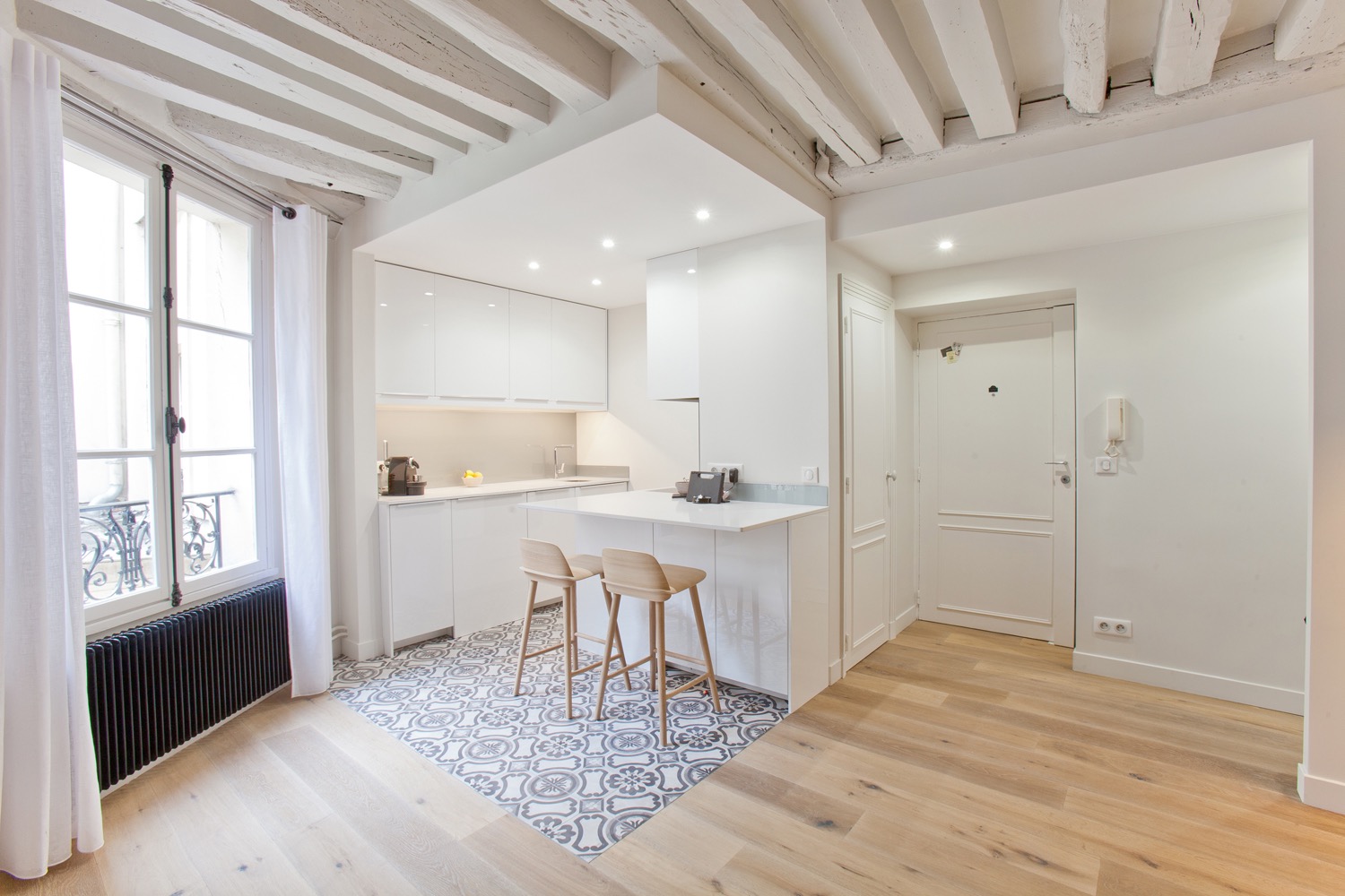 découvrez nos services de rénovation d'appartement à paris : modernisation, optimisation d'espace et finitions de qualité pour transformer votre intérieur selon vos envies et votre budget.