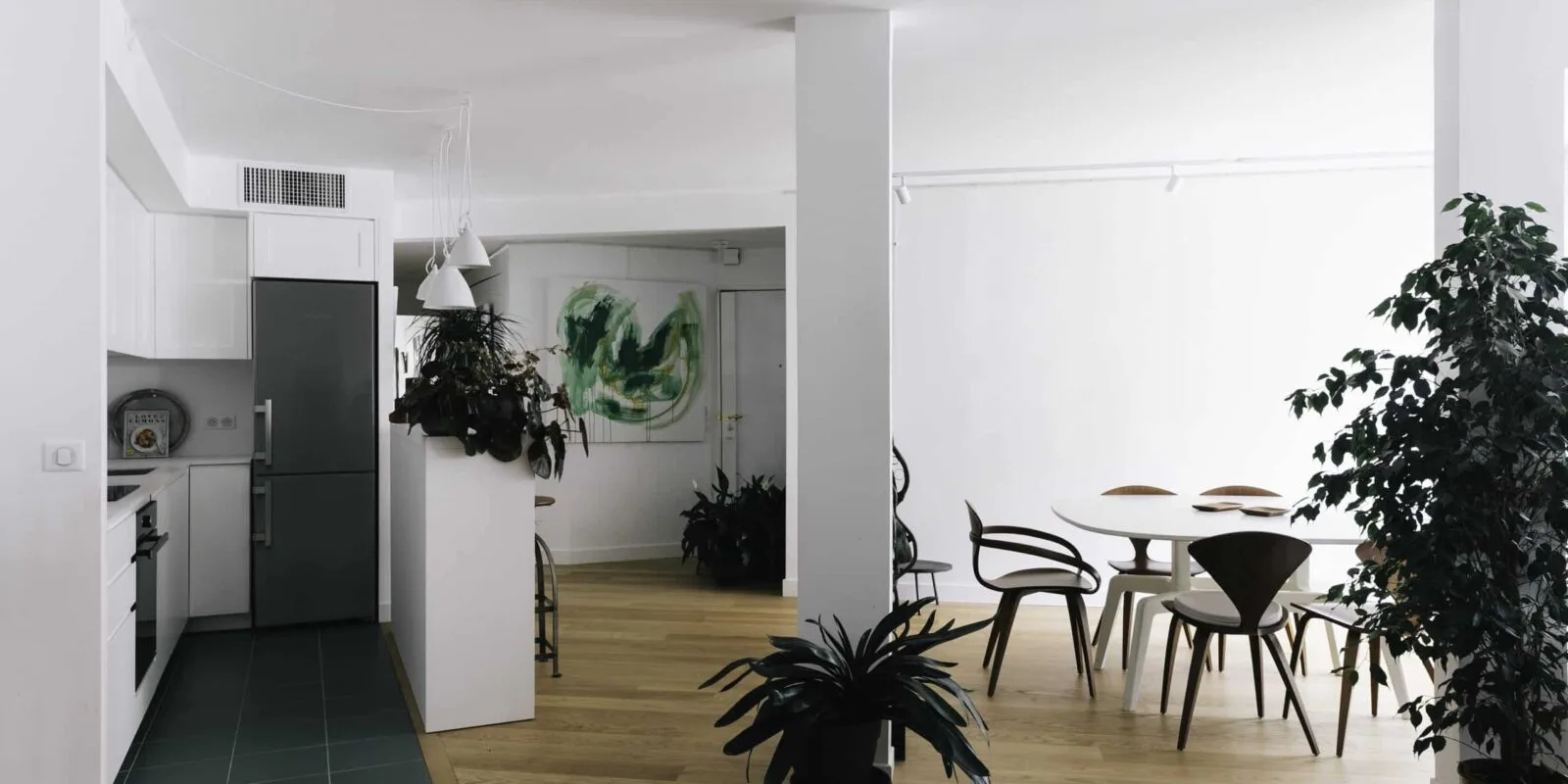 découvrez nos conseils et services pour la rénovation d'appartement à paris. modernisez votre espace avec des experts qualifiés, des idées innovantes et des réalisations sur-mesure adaptées à vos besoins.