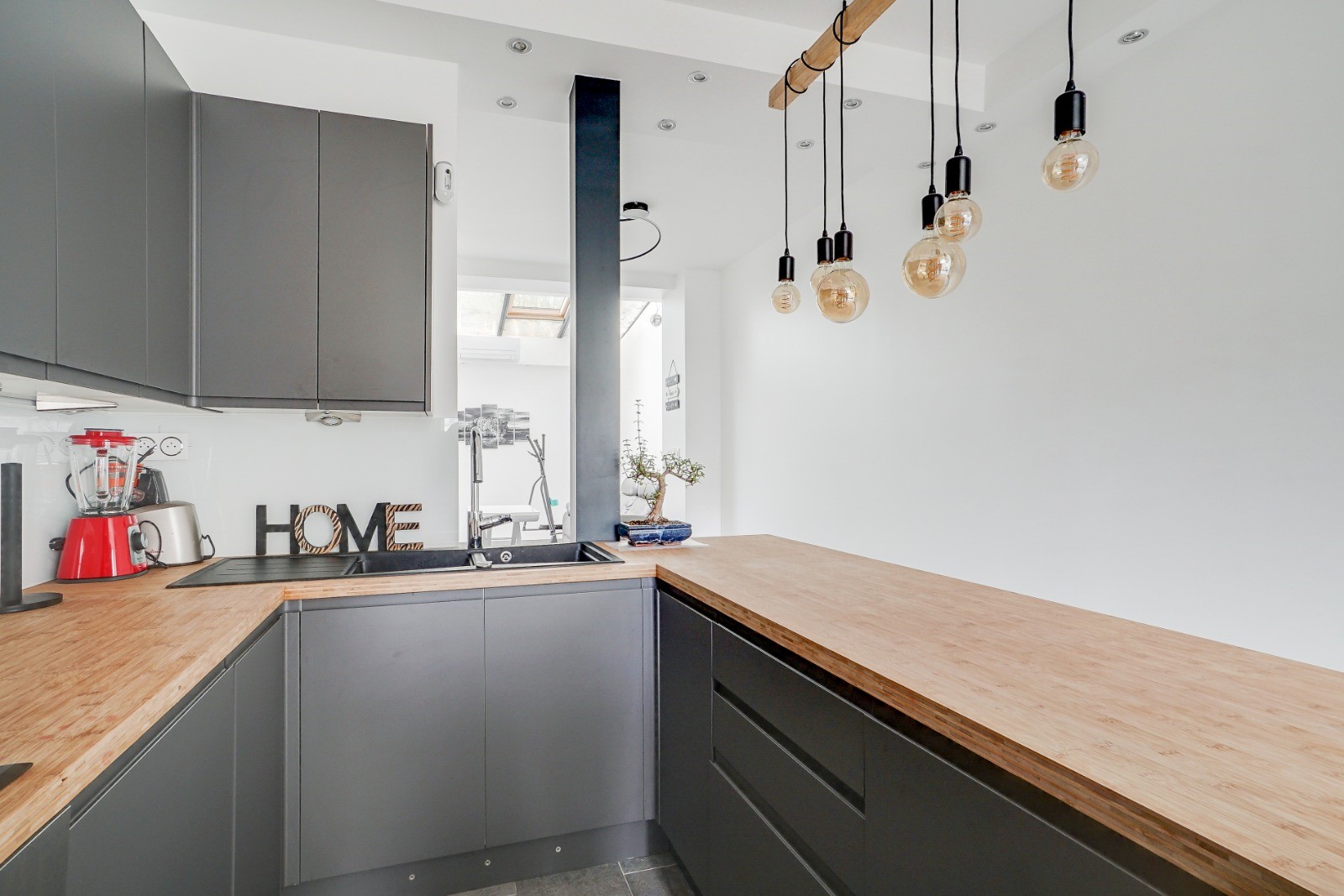 faites confiance à nos experts en rénovation de cuisine à paris pour transformer votre espace avec style et professionnalisme. devis gratuit, conseils personnalisés et réalisations sur mesure.
