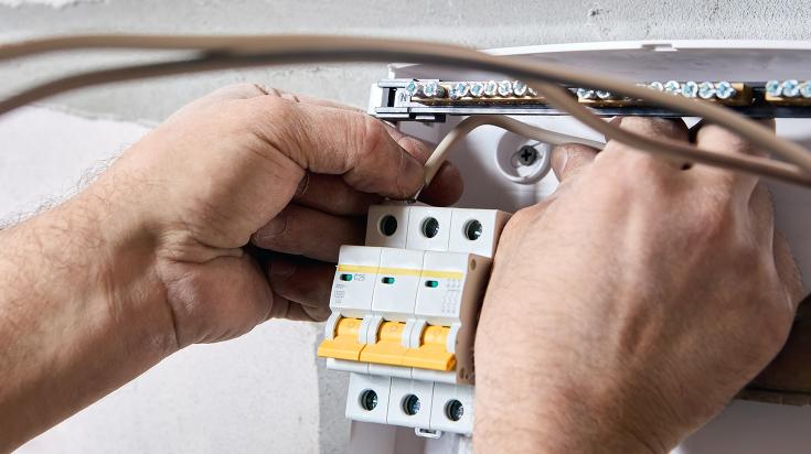 découvrez nos conseils pratiques pour une rénovation électrique réussie : normes à respecter, astuces pour la sécurité et étapes clés pour moderniser votre installation. assurez-vous une maison sûre et conforme grâce à nos recommandations d’experts.