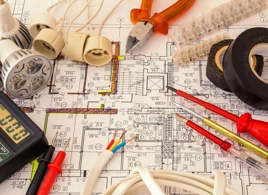 découvrez nos conseils pratiques pour réussir votre rénovation électrique en toute sécurité. bénéficiez d’astuces de professionnels pour moderniser votre installation et respecter les normes en vigueur.