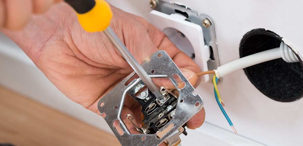 découvrez nos conseils pratiques pour réussir votre rénovation électrique en toute sécurité, améliorer la performance de votre installation et valoriser votre habitation.