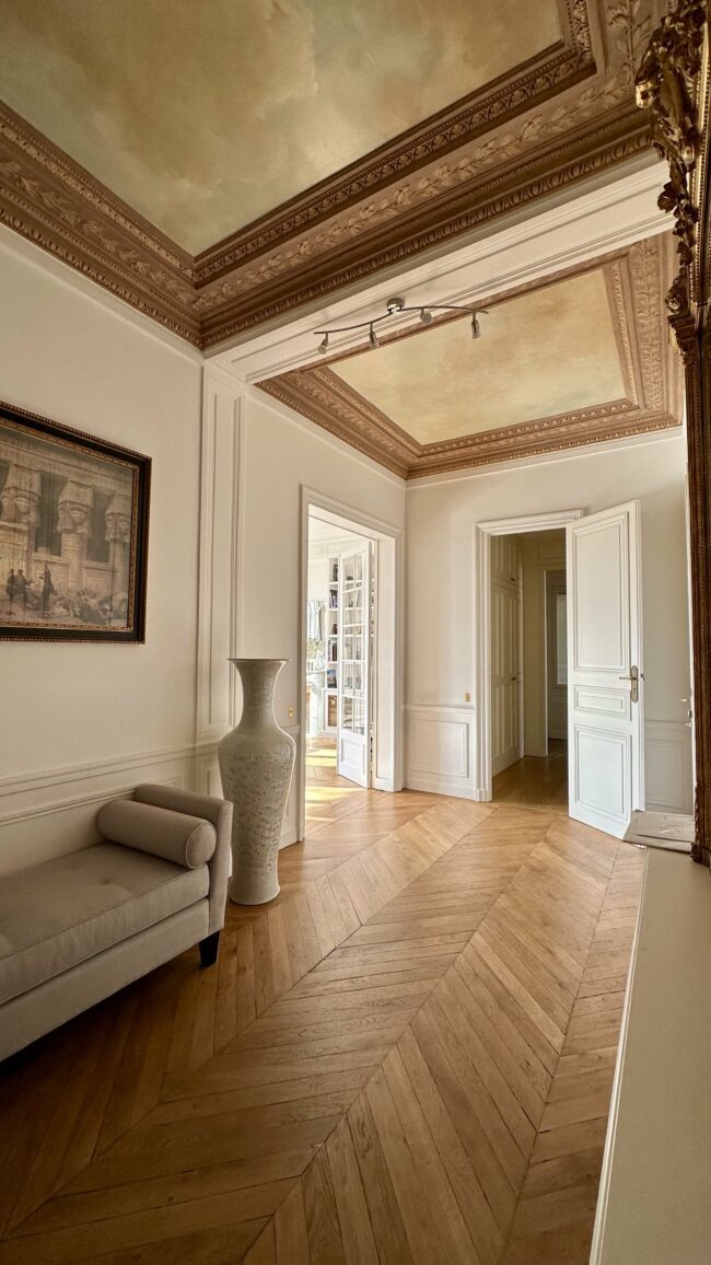 confiez vos travaux de rénovation intérieure à paris à des experts. améliorez votre intérieur avec des prestations sur mesure : peinture, sols, cloisons, salle de bain et cuisine. devis gratuit et accompagnement personnalisé.