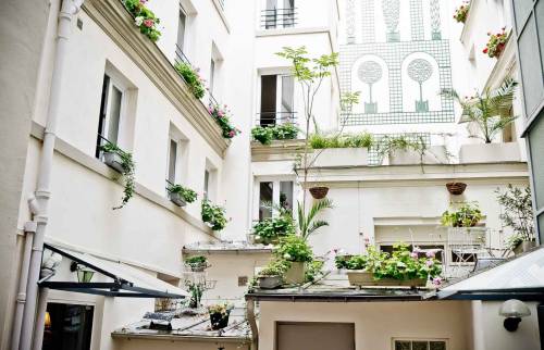 confiez votre projet de rénovation intérieure à paris à des experts qualifiés. travaux sur mesure, conseils personnalisés et solutions adaptées pour transformer votre espace de vie.