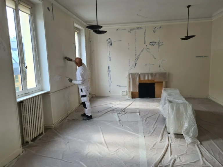 confiez votre rénovation intérieure à paris à des experts qualifiés. notre équipe transforme vos espaces avec des solutions sur mesure : appartements, maisons, bureaux. obtenez un devis gratuit rapidement !