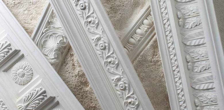 rénovation de moulures et corniches à paris 75009 : confiez la restauration de vos ornements intérieurs à des experts. travail soigné, respect du style haussmannien, devis gratuit et résultat sur-mesure pour sublimer vos plafonds.