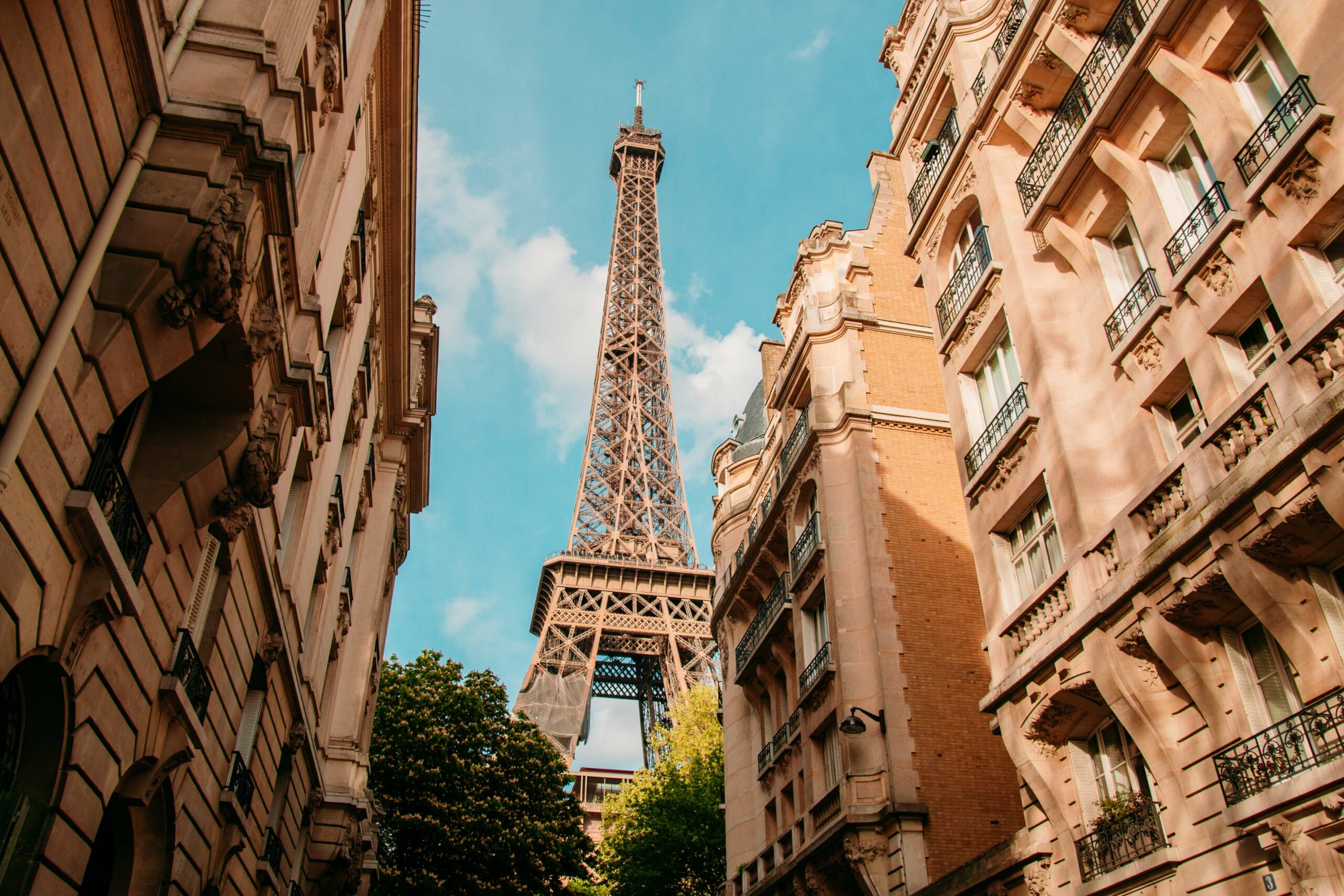 confiez votre projet de rénovation à paris à des experts qualifiés. solutions sur-mesure pour appartements, maisons et locaux professionnels. devis gratuit et travaux garantis.