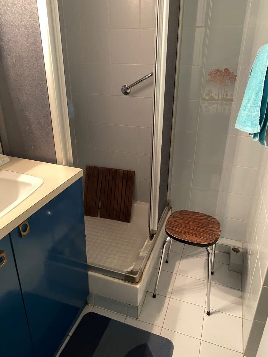transformez votre salle de bain à paris avec notre service de rénovation sur mesure. conseils personnalisés, matériaux de qualité et réalisations rapides pour un espace moderne et fonctionnel.