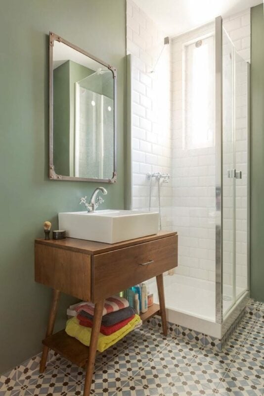 confiez la rénovation de votre salle de bain à paris à des professionnels qualifiés. optimisez confort et design avec des solutions sur mesure adaptées à vos besoins et votre budget.