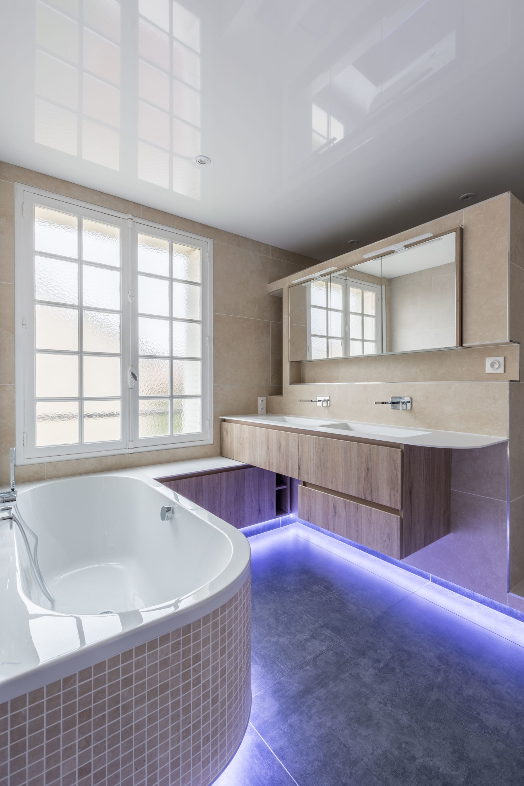 confiez la rénovation de votre salle de bain à paris à des professionnels qualifiés. design moderne, matériaux de qualité et conseils personnalisés pour un espace fonctionnel et élégant.