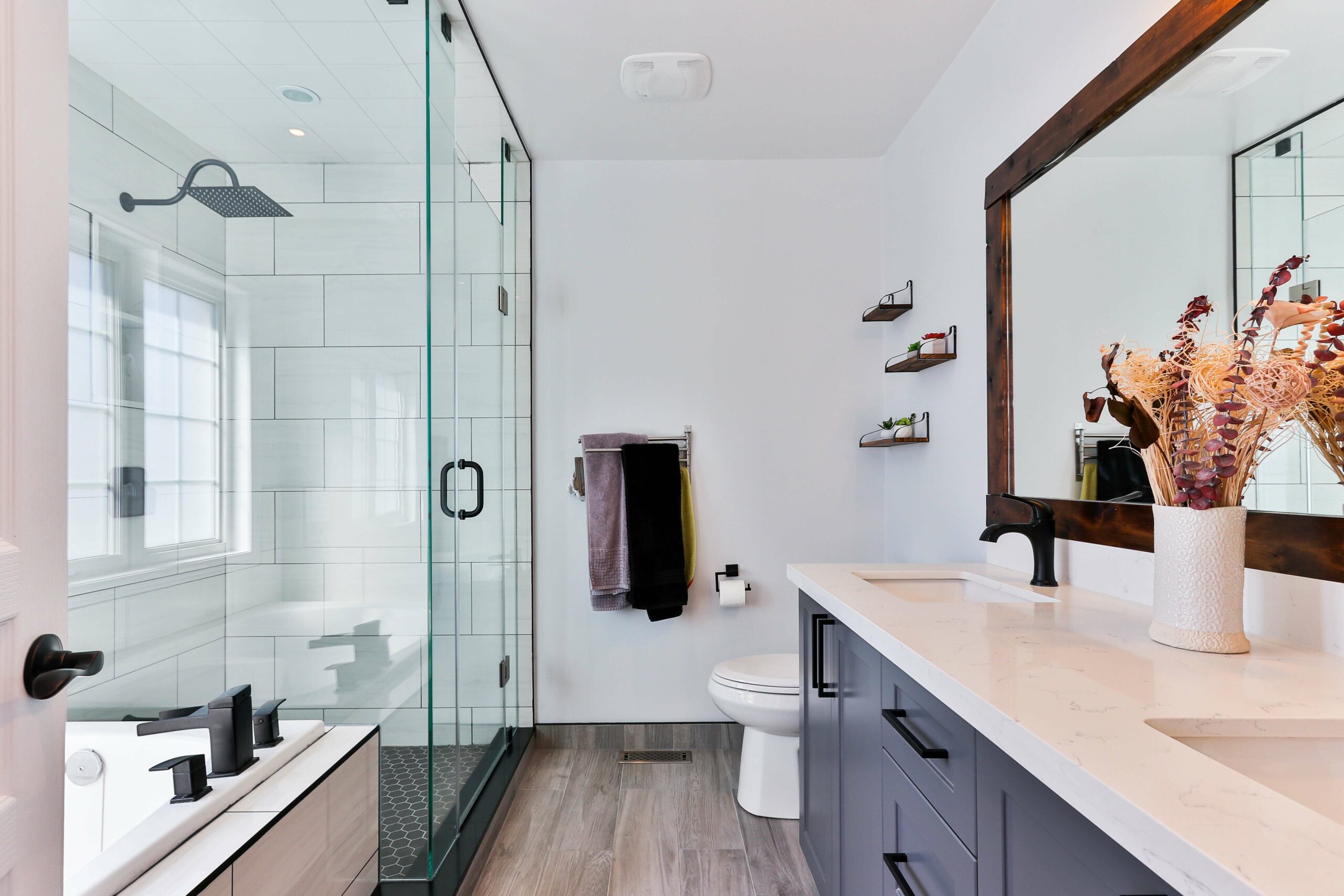 confiez la rénovation de votre salle de bains à des experts pour un espace moderne, fonctionnel et personnalisé adapté à vos envies et à votre budget.