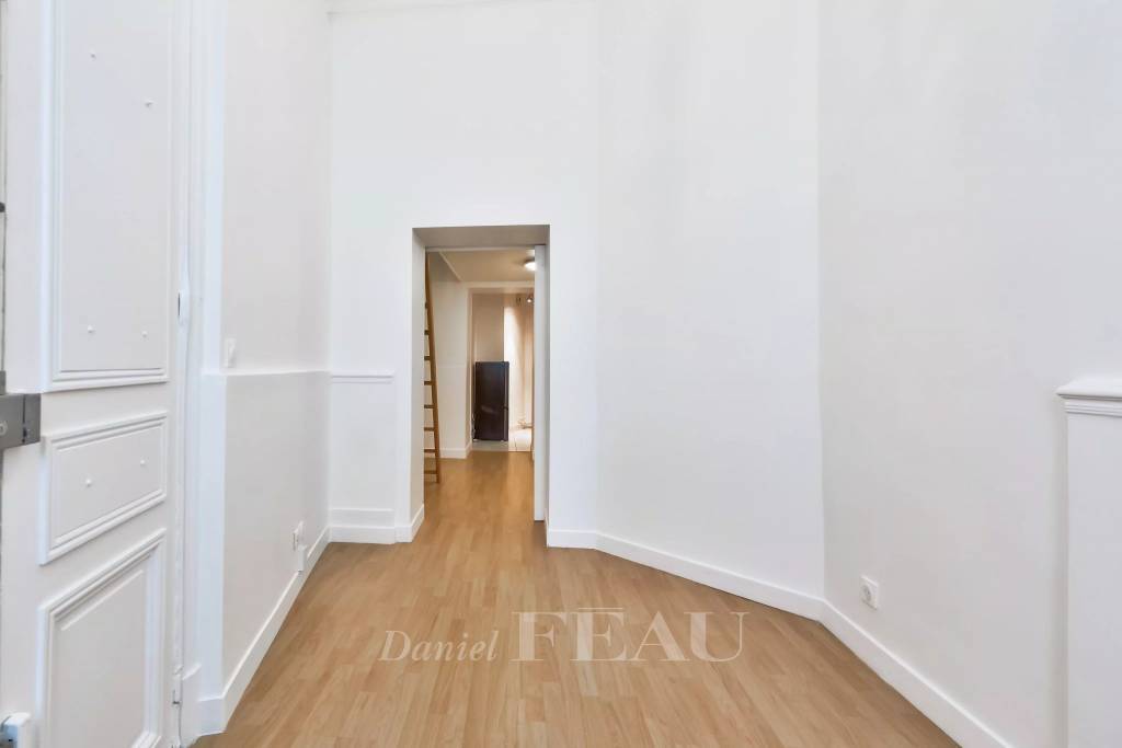 confiez la rénovation de votre appartement à paris à nos experts qualifiés. profitez d'un accompagnement sur-mesure et de prestations haut de gamme pour transformer votre intérieur selon vos envies.