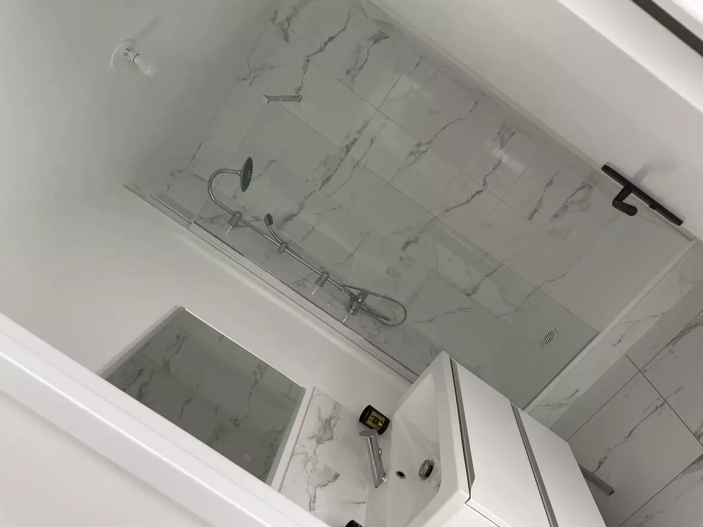 découvrez notre service clé en main pour la rénovation de salle de bain à paris : conception, travaux et finitions pour une salle de bain sur mesure, sans souci.