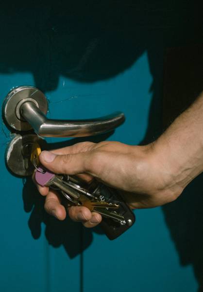 besoin d'un serrurier d'urgence à neuilly ? intervention rapide 24h/24 et 7j/7 pour ouverture de porte, changement de serrure et sécurisation de votre domicile. devis gratuit.