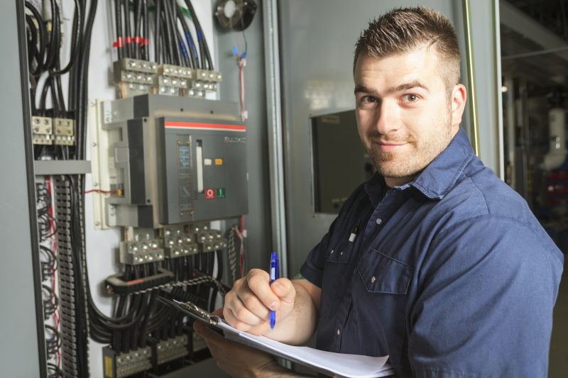 découvrez les tarifs pour la rénovation électrique de votre logement : prix au m², devis personnalisés, conseils et aides pour estimer le coût de vos travaux d’électricité.