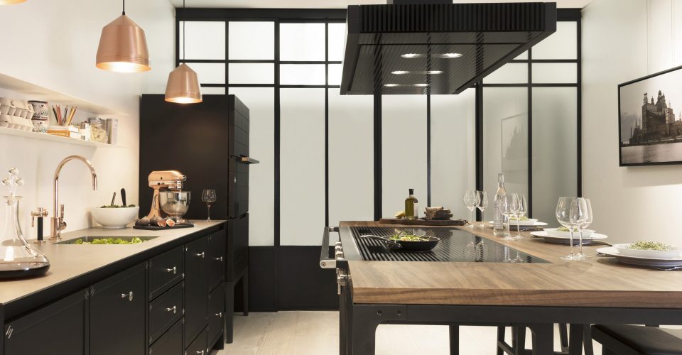 découvrez comment installer une verrière dans votre cuisine à paris : conseils, inspirations et artisans spécialisés pour transformer votre espace avec style et luminosité.