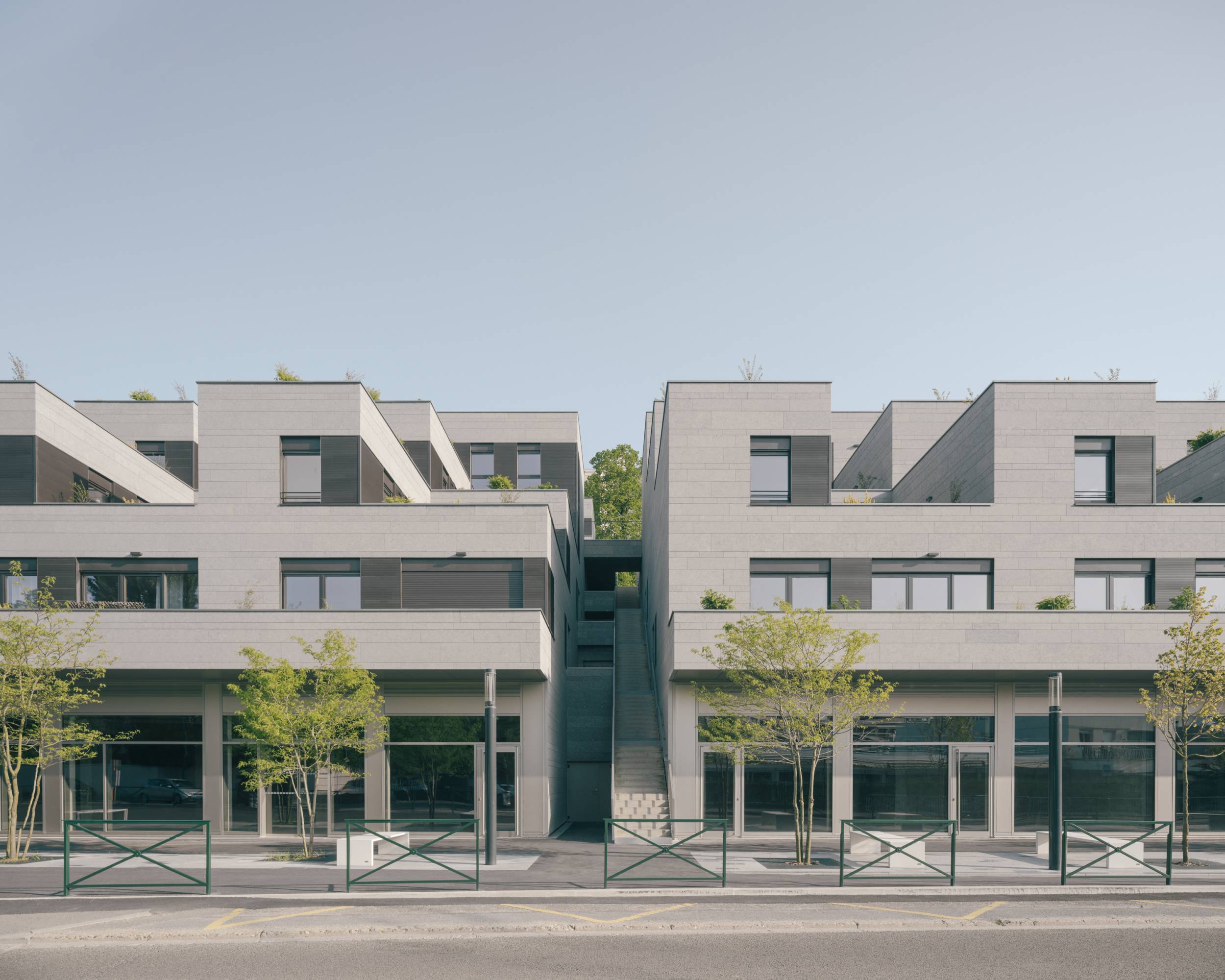 découvrez nos artisans experts en rénovation à ville-d'avray pour tous vos projets de rénovation intérieure et extérieure. qualité, savoir-faire et service personnalisé garantis.