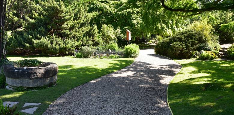 découvrez comment choisir les meilleurs matériaux pour aménager une allée de jardin esthétique, durable et facile d'entretien. conseils pratiques pour harmoniser votre extérieur et optimiser votre espace.