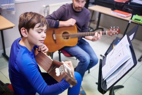 découvrez l'école notre-dame 1200, un établissement innovant axé sur l'excellence musicale, l'éveil artistique et le développement des talents des élèves à travers des programmes uniques et créatifs.