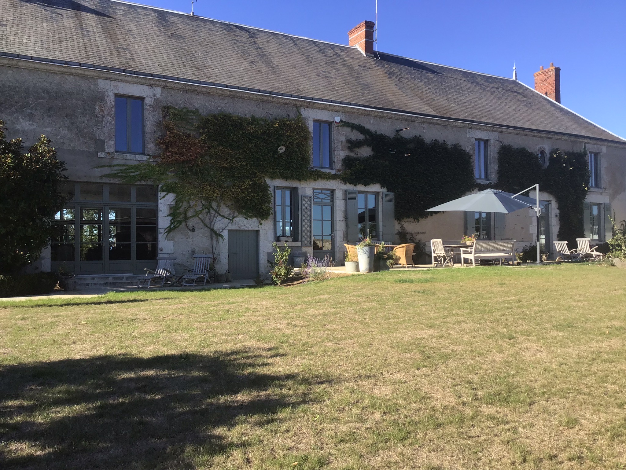 découvrez une ferme à restaurer située près de paris, idéale pour un projet de rénovation authentique. profitez d’un cadre paisible à proximité de la capitale, parfait pour des amoureux de la campagne en quête d’une belle opportunité immobilière.