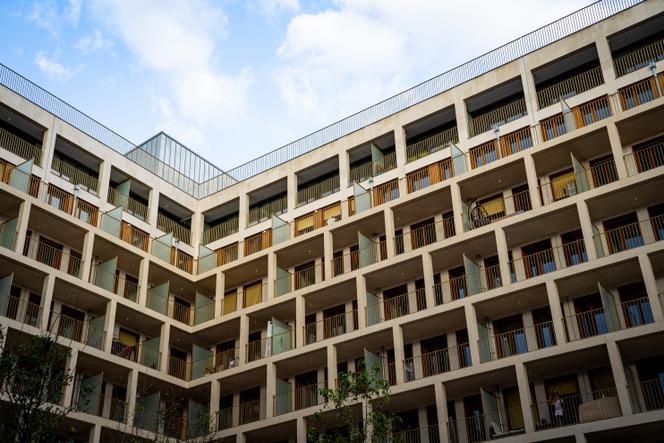 découvrez comment un immeuble de luxe a été transformé en habitat social à paris, offrant un nouveau modèle de mixité sociale et d’accessibilité au logement pour tous dans la capitale.