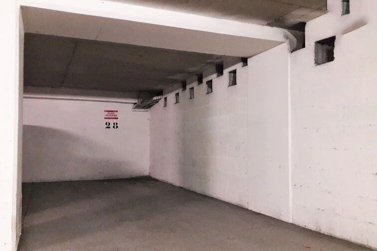 découvrez les prix des garages à châtillon : location, achat, tarifs au m² et conseils pour trouver le meilleur garage selon vos besoins et votre budget.