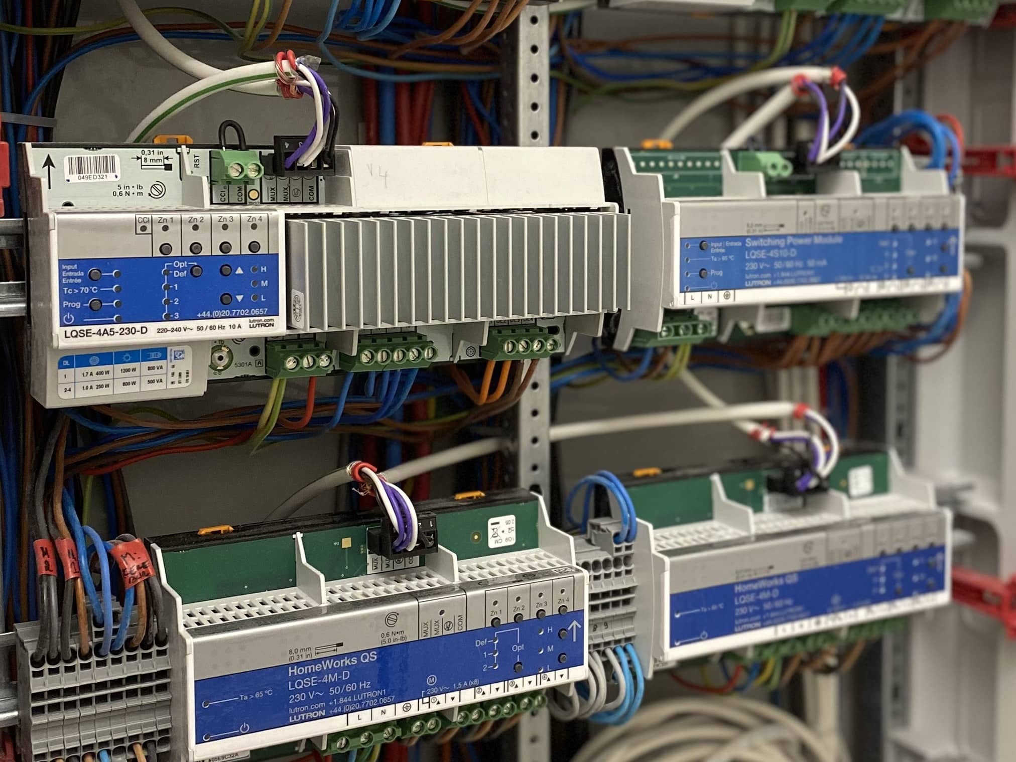 expert en rénovation électrique à saint-cloud, notre électricien innovant vous garantit des installations modernes, sûres et conformes aux normes pour votre résidence ou votre entreprise.