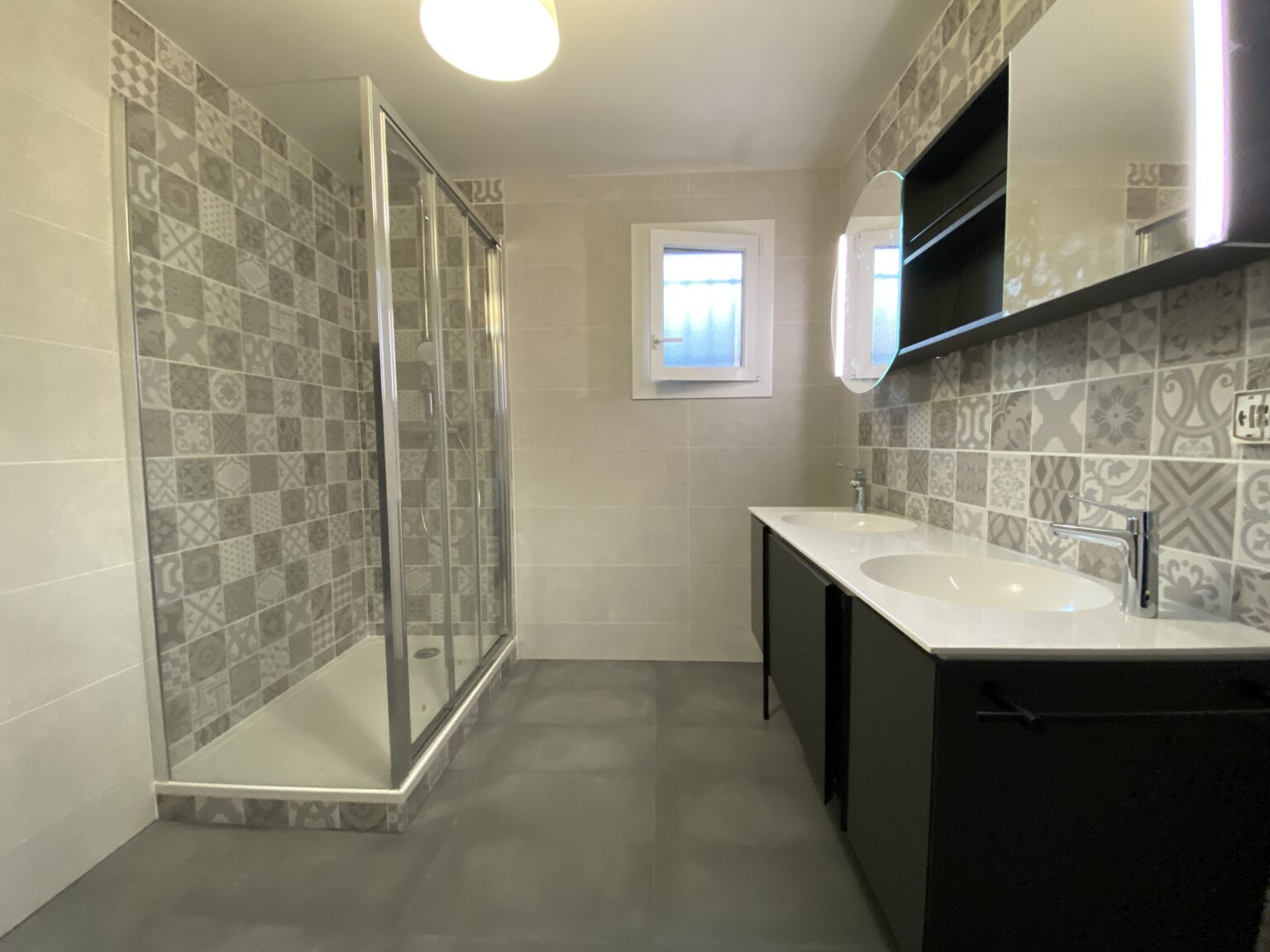 confiez la rénovation de votre salle de bain à montgeroult à des experts qualifiés. bénéficiez d’un accompagnement personnalisé, de conseils sur mesure et d’un résultat moderne et fonctionnel.