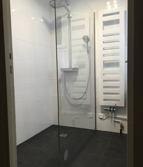 confiez la rénovation de votre salle de bain à montgeroult à des professionnels qualifiés. modernisation, optimisation de l’espace et finitions soignées pour un résultat à la hauteur de vos attentes.