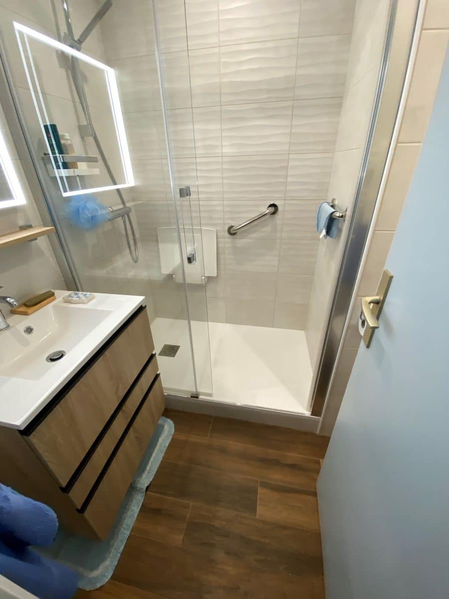transformez votre salle de bains à paris avec nos services de rénovation personnalisés. qualité, design et savoir-faire au cœur de votre projet.