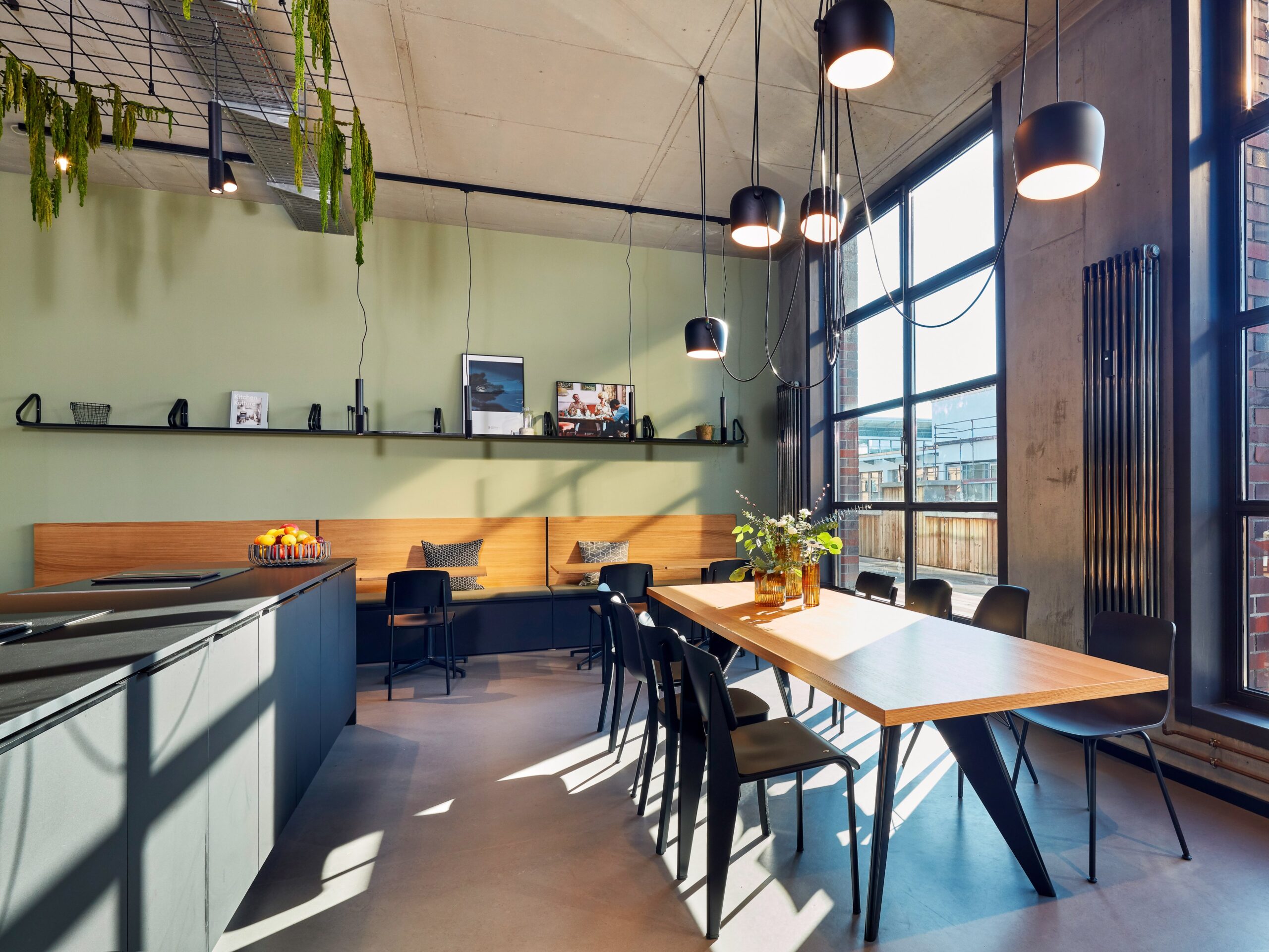 dynamisez l’atmosphère de votre entreprise avec nos conseils et solutions pour revitaliser vos bureaux, booster la productivité et améliorer le bien-être de vos équipes.