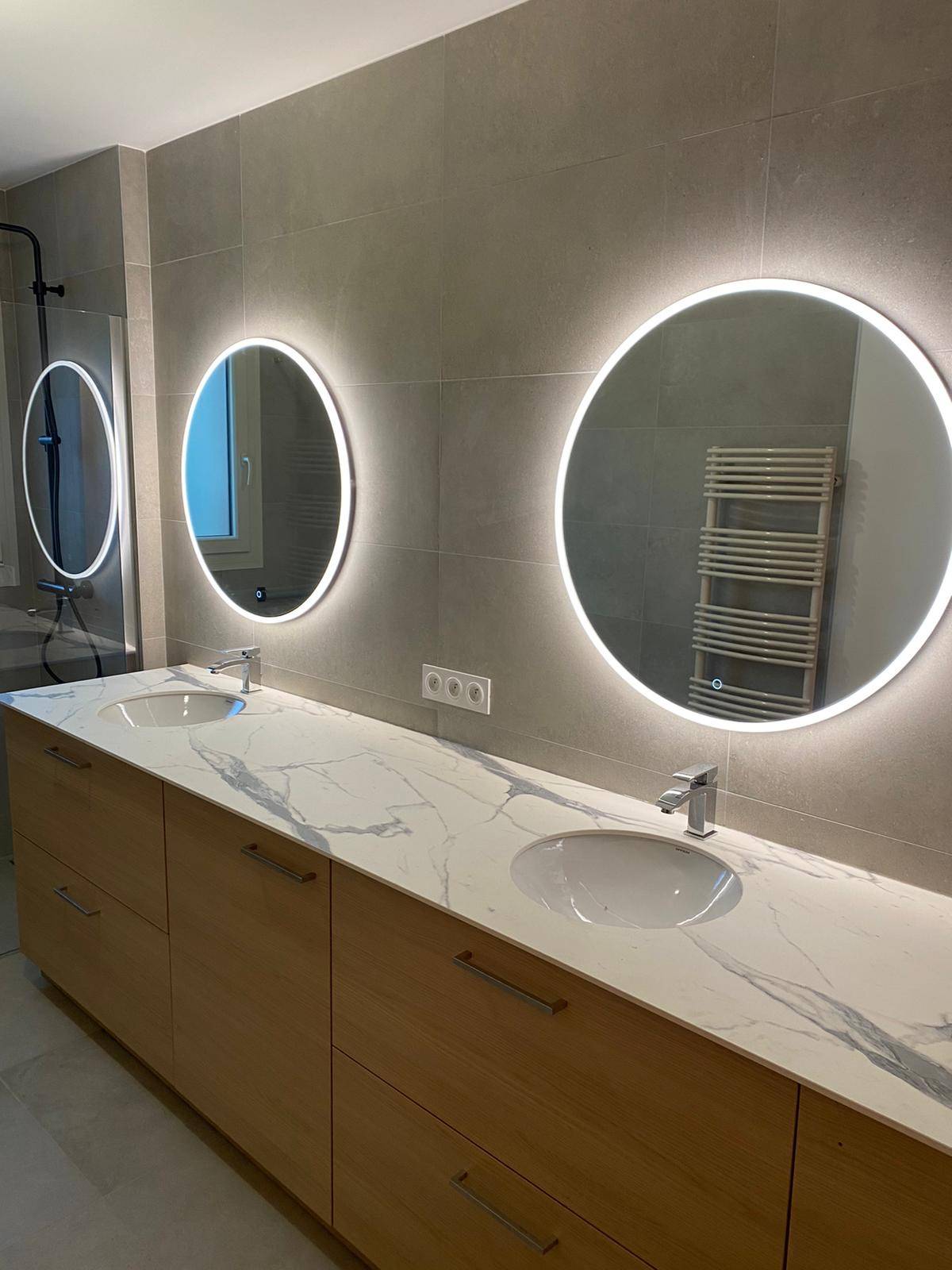 découvrez des idées et inspirations pour aménager une salle de bains contemporaine : designs modernes, matériaux tendance et astuces déco pour une pièce élégante et fonctionnelle.