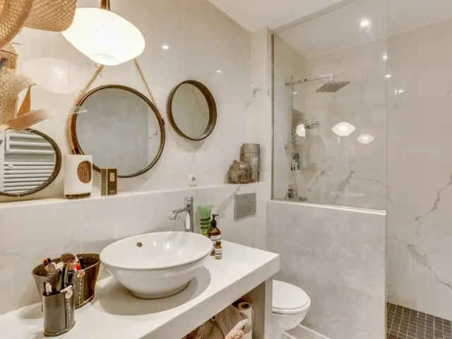 découvrez nos idées et conseils pour aménager une salle de bains contemporaine alliant design moderne, matériaux tendance et ambiance relaxante. inspirez-vous pour créer un espace fonctionnel et élégant.
