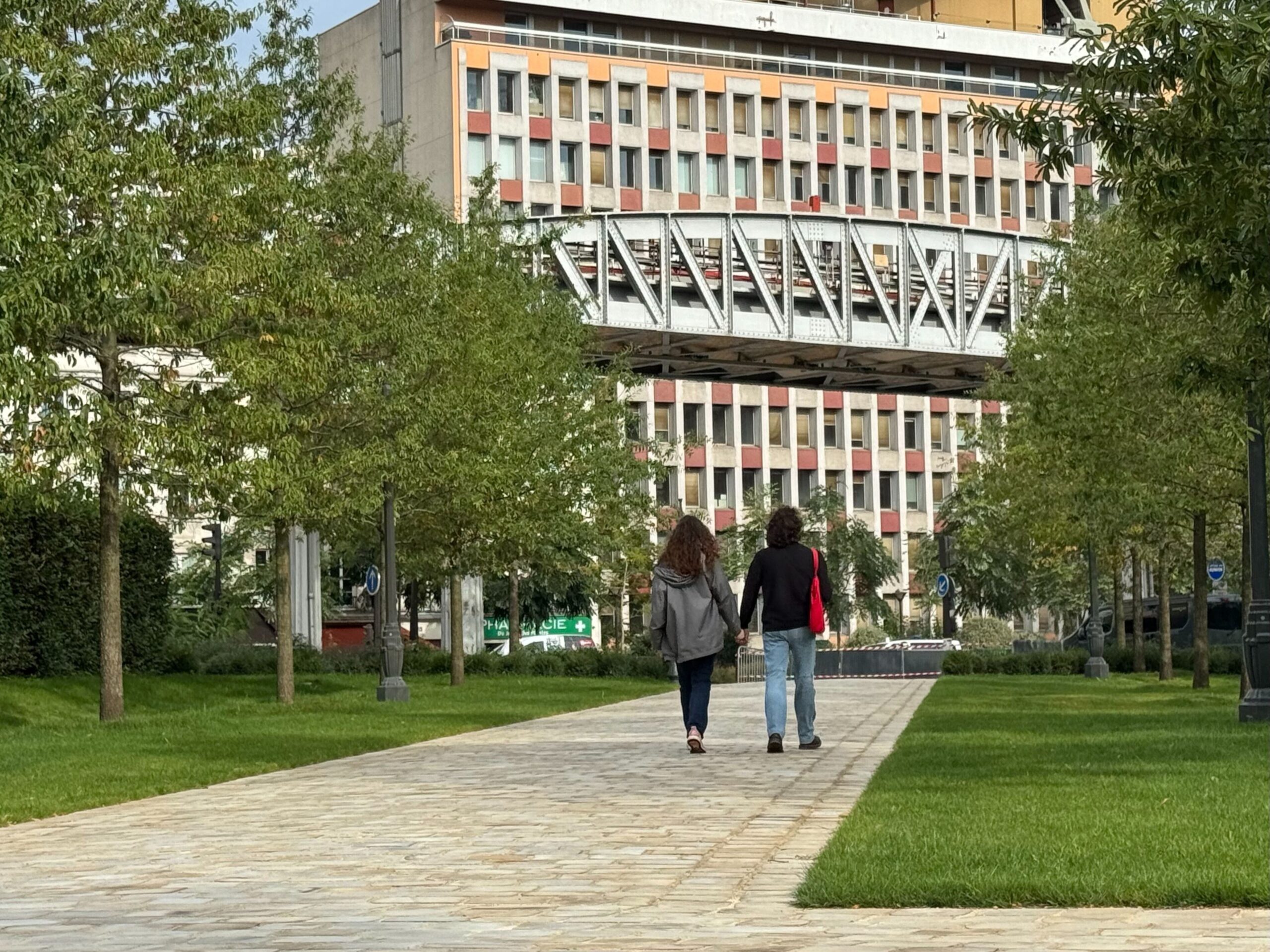 découvrez le square marie-curie, le nouveau parc d'austerlitz offrant un espace vert moderne pour se détendre et profiter de la nature en plein cœur de la ville.