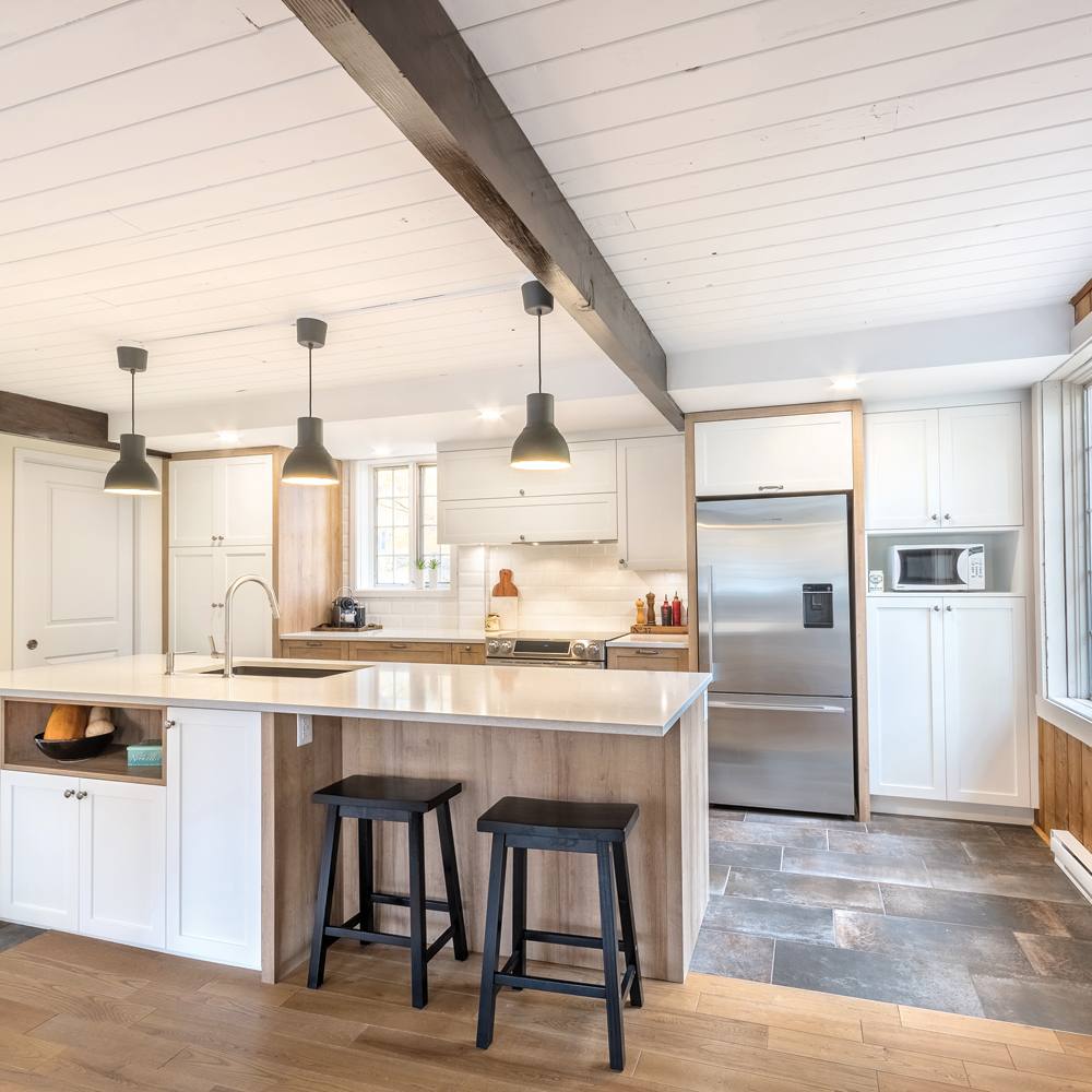 découvrez comment transformer une cuisine rustique en un espace moderne alliant charme authentique et design contemporain. conseils, idées déco et inspirations pour une rénovation réussie !