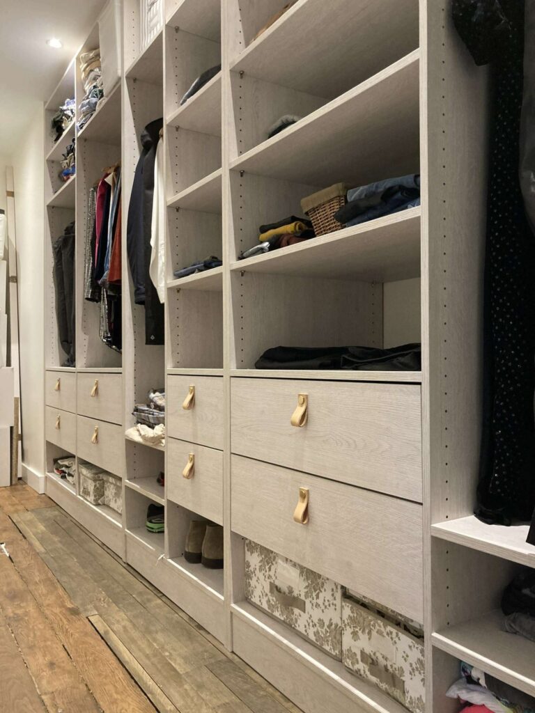 découvrez un espace personnalisé à paris conçu par lucas entreprise, alliant innovation et savoir-faire pour répondre à vos besoins uniques.